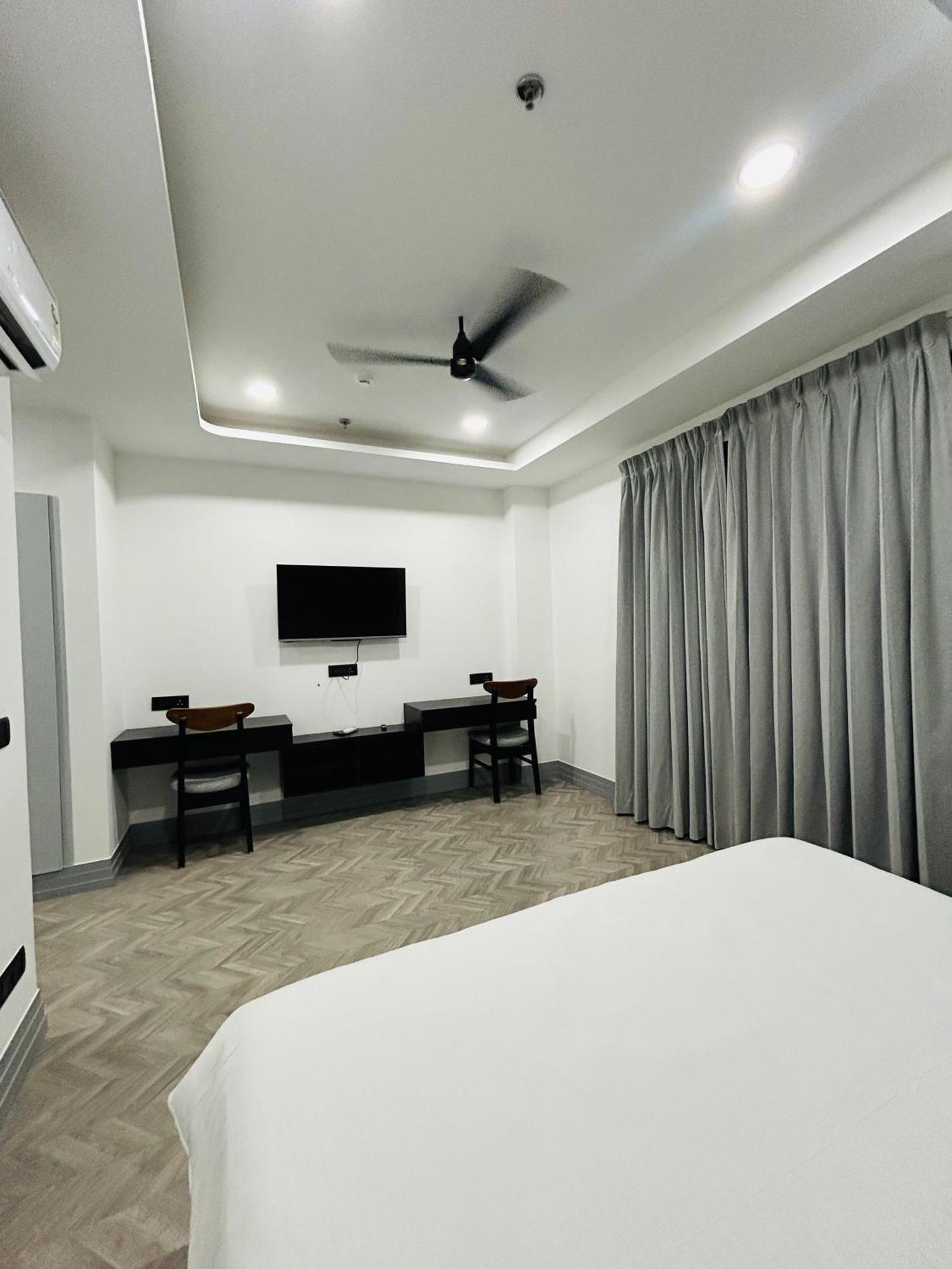 Bedchambers Luxury Apartment Near Golf Course Road Gurgaon Zewnętrze zdjęcie