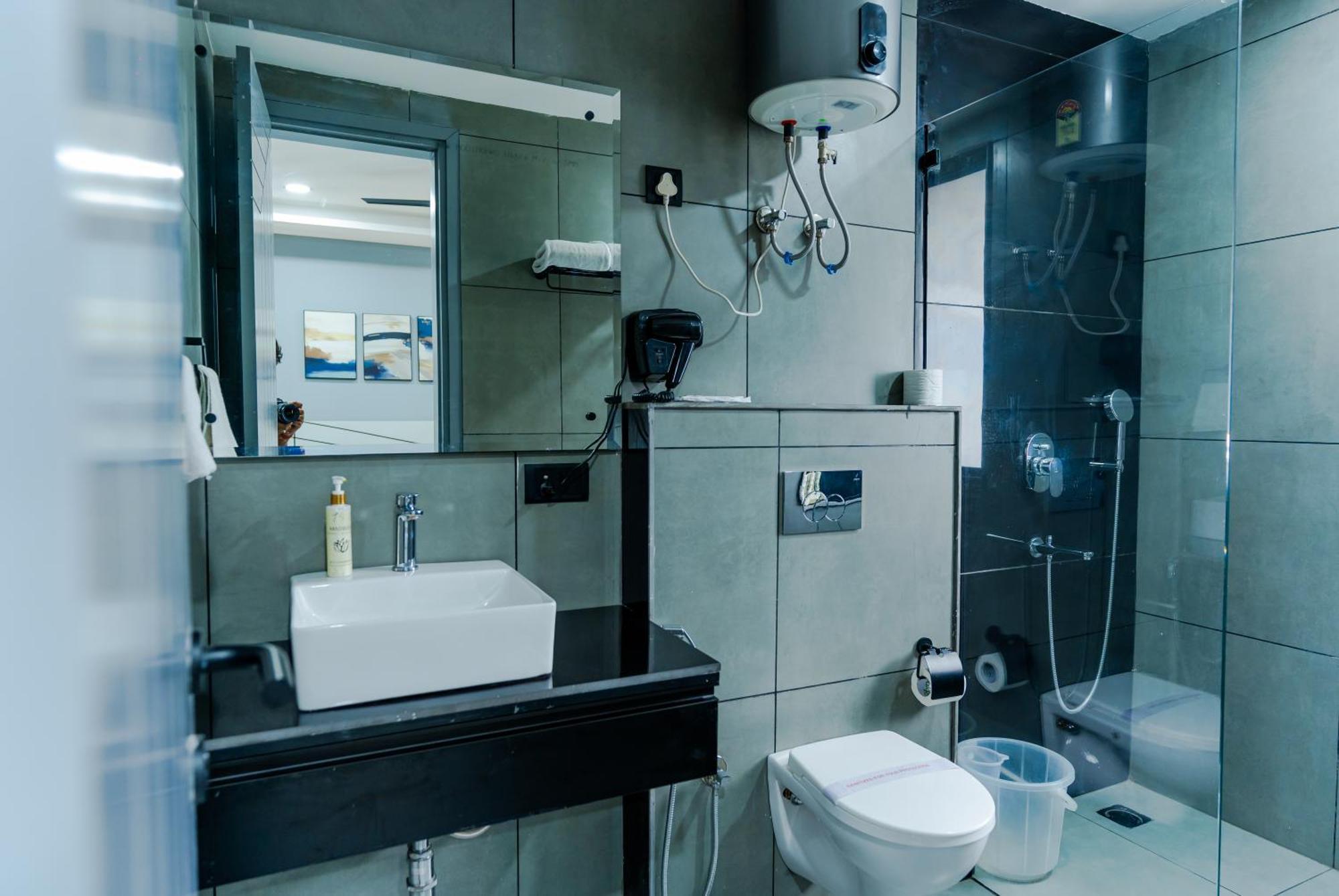 Bedchambers Luxury Apartment Near Golf Course Road Gurgaon Zewnętrze zdjęcie