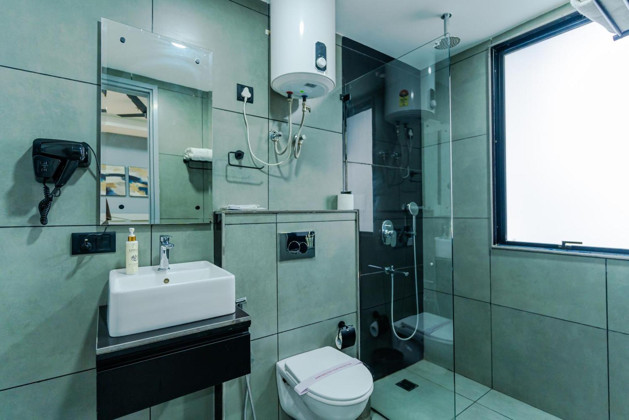 Bedchambers Luxury Apartment Near Golf Course Road Gurgaon Zewnętrze zdjęcie